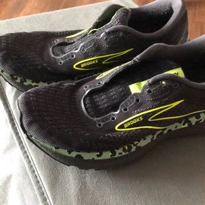 COPY - Brooks size 9.5